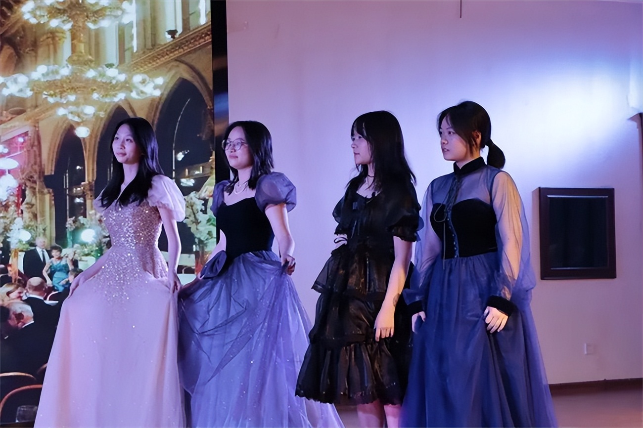 独“剧”匠心，“英”为有你——成都金牛区实外高中英语话剧大赛圆满落幕