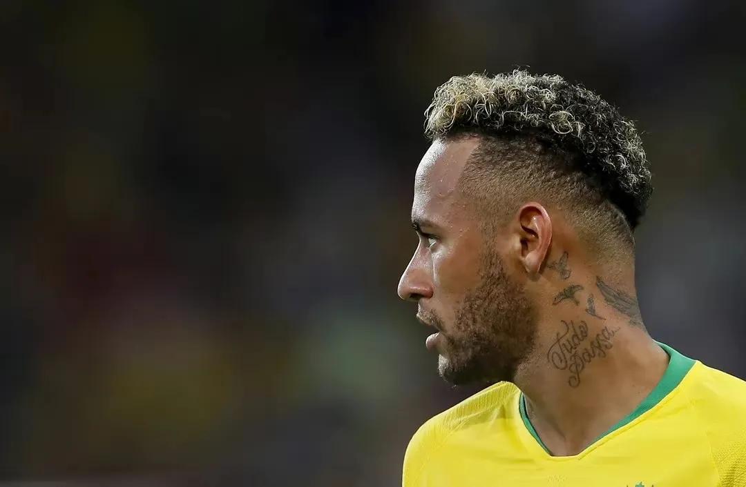 2022世界杯姆巴佩金靴奖,2015年足坛金球奖前三名内马尔