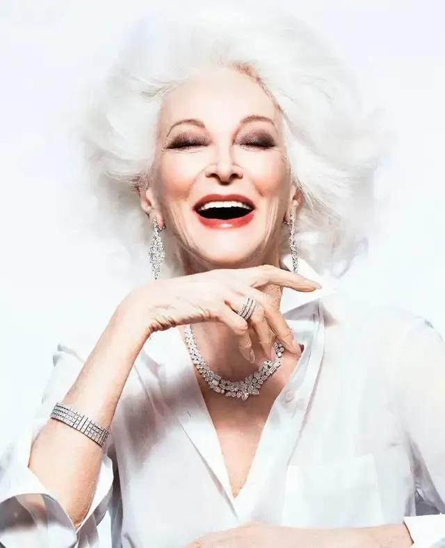 岁月不败美人老奶奶,92岁超模卡门岁月从不败美人