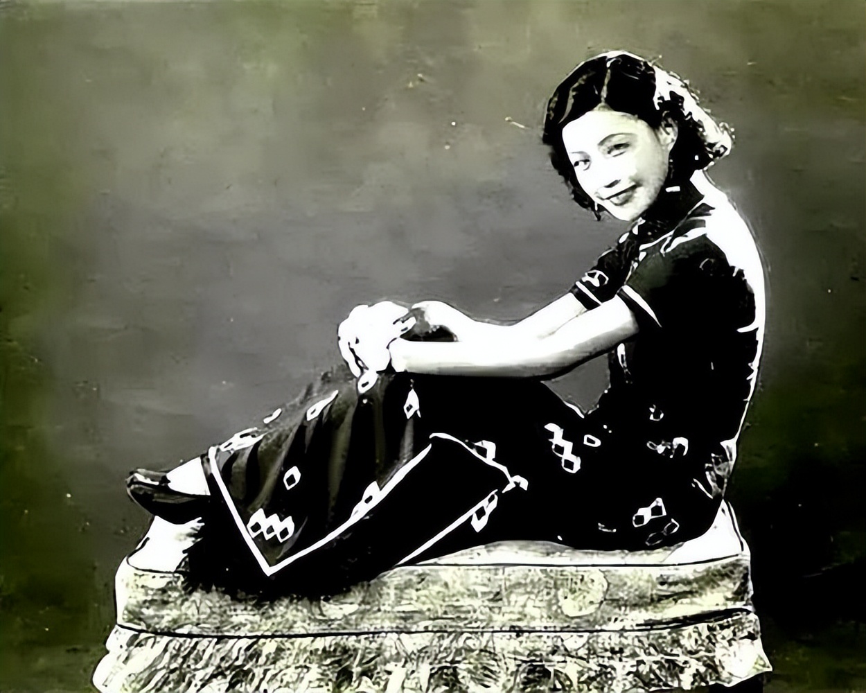 阮玲玉自尽后唐季珊做了什么,阮玲玉自尽之谜完整版