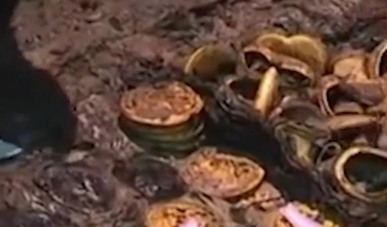 山西老农砍柴发现藏金洞,山西老汉发现山洞洞里藏金砖