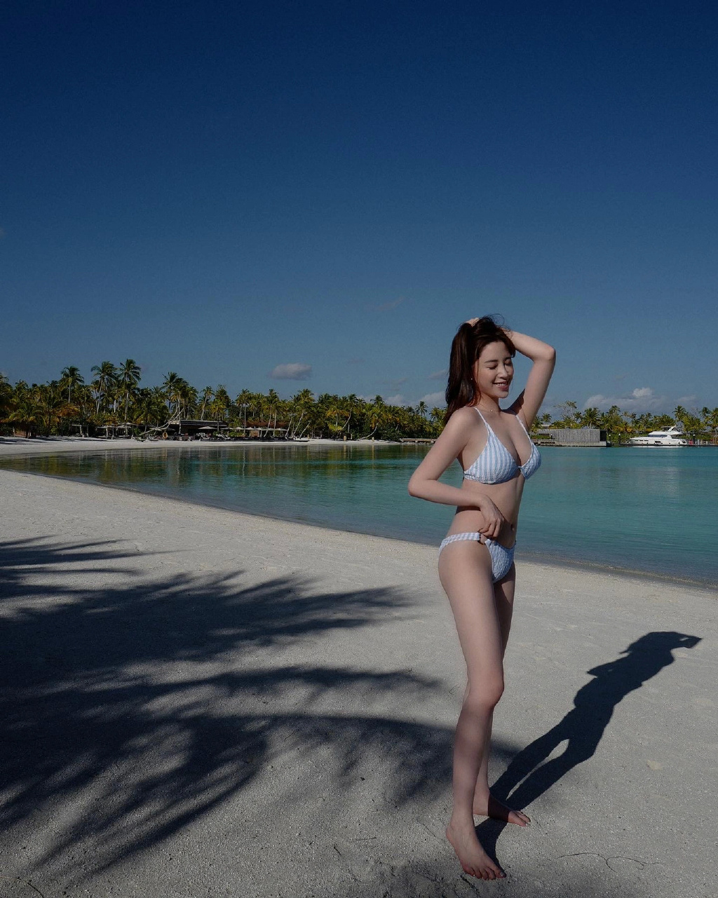 欧阳妮妮张书豪明年结婚？看成了林书豪结婚？欧阳妮妮泳装美照？