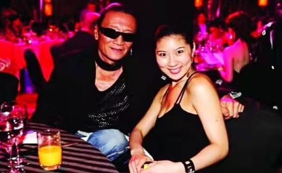 被84岁谢贤养了12年,被谢贤养了12年的coco