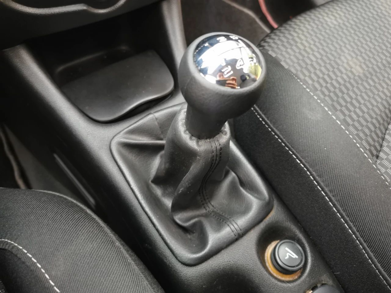 标致207到底值不值得买,开了十年的标致207值得购买吗