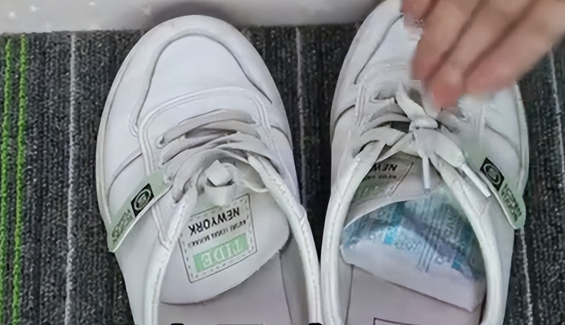 食品干燥剂别扔了，它的这些妙用，能解决家庭中的很多烦恼，真棒