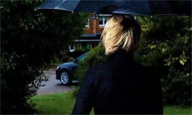 2006年，美国黑人小伙喜中3000万彩票，3年后尸体在水泥中被发现