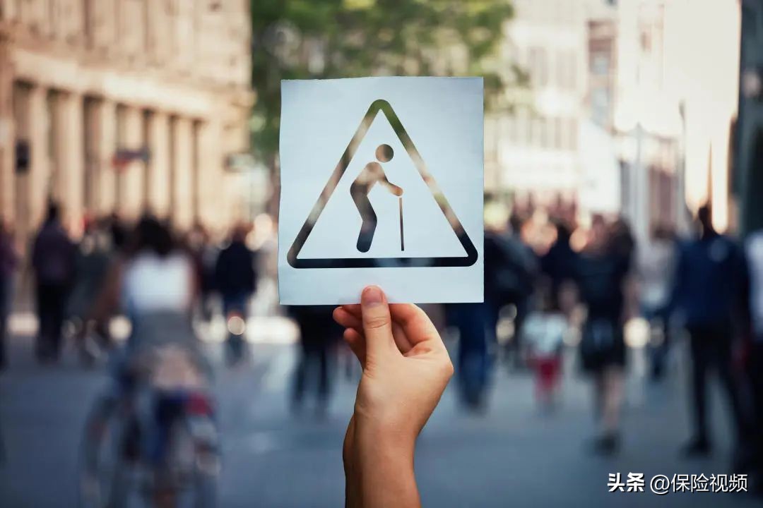 延迟退休下，年轻人扎堆买商业养老保险，到底可靠吗？