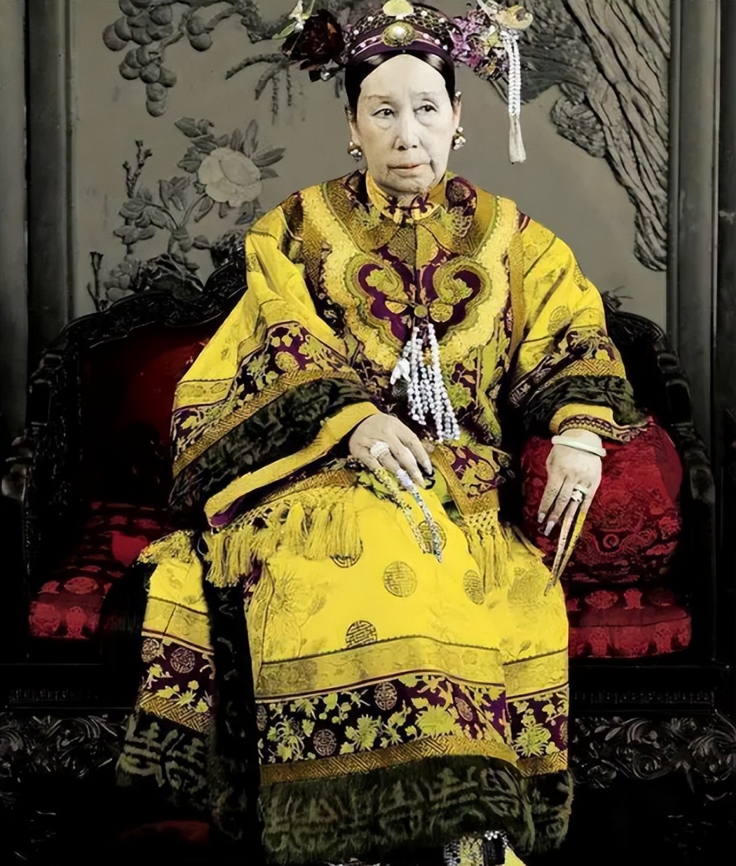 清朝指尖上的艺术，不仅是为了装饰，内里竟然还有这层意思