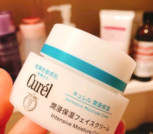 这些面霜高效保湿，有效抚平细纹皱纹，重建，改善肌肤弹性与活力