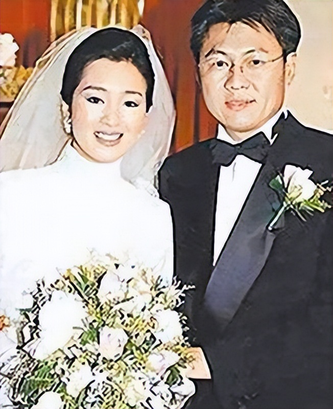 巩俐巅峰时期照片,巩俐40岁时颜值巅峰