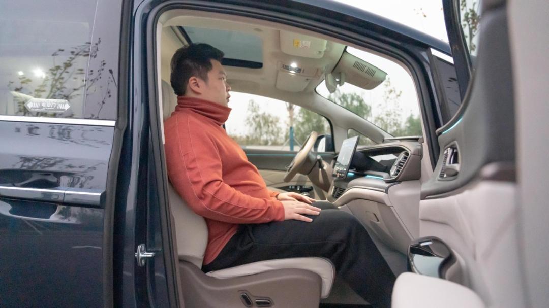 国产汽车比亚迪mpv腾势,国产mpv排行榜前十名腾势