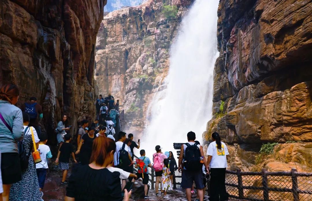 云台山最佳观瀑季,河南云台山看日出观云海