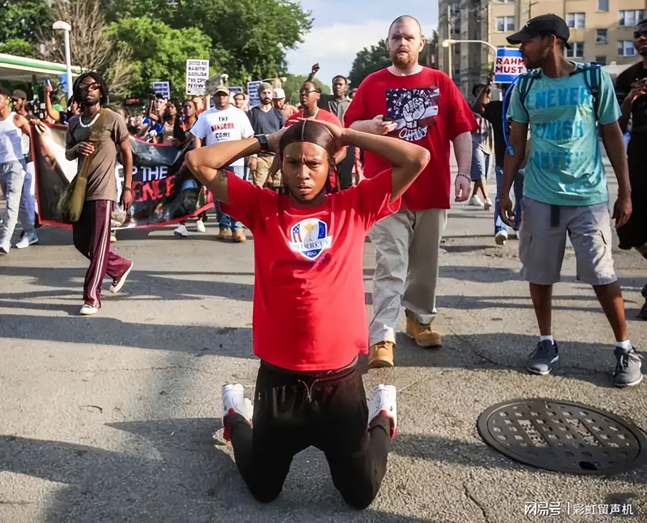 美国黑人，来历很凄惨，现状很悲催