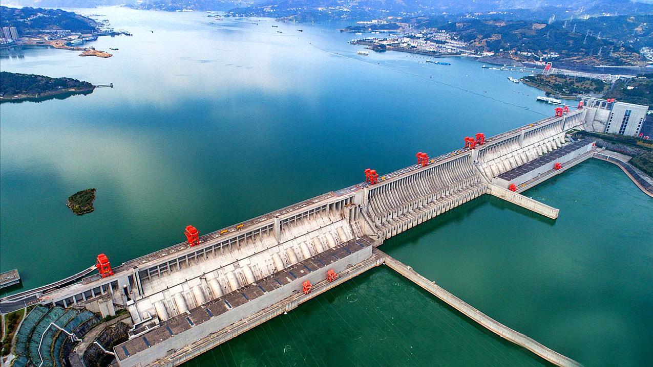 三峡大坝建成共投资了多少钱,投资近千亿的三峡大坝回本了吗