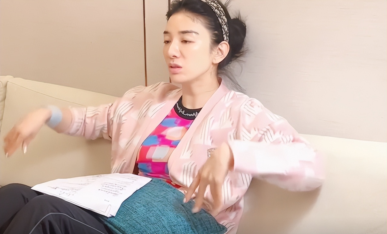 素颜是灾难，化妆是整容，这9位女明星的真实颜值，前后反差巨大