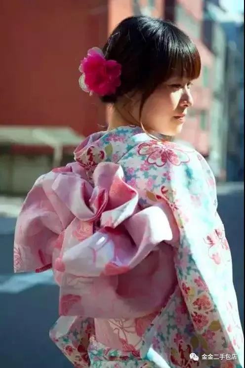 日式和服里面穿什么衣服,日本和服和中国和服哪个最好看