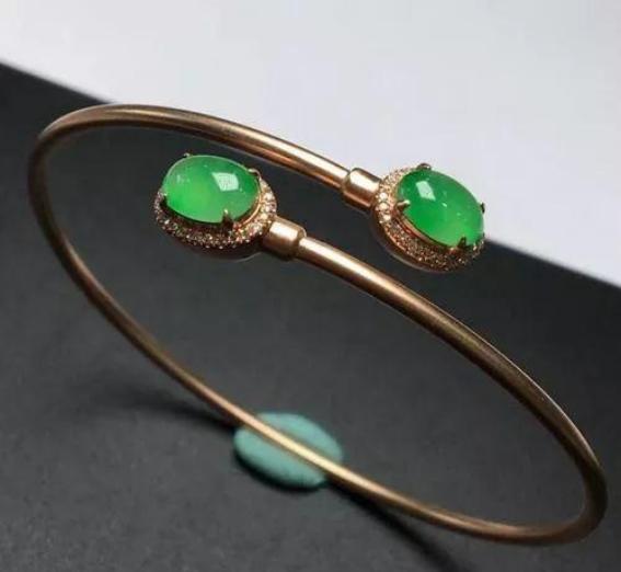 翡翠手镯是胶感好还是冰感好,翡翠手镯紧点好还是松点好