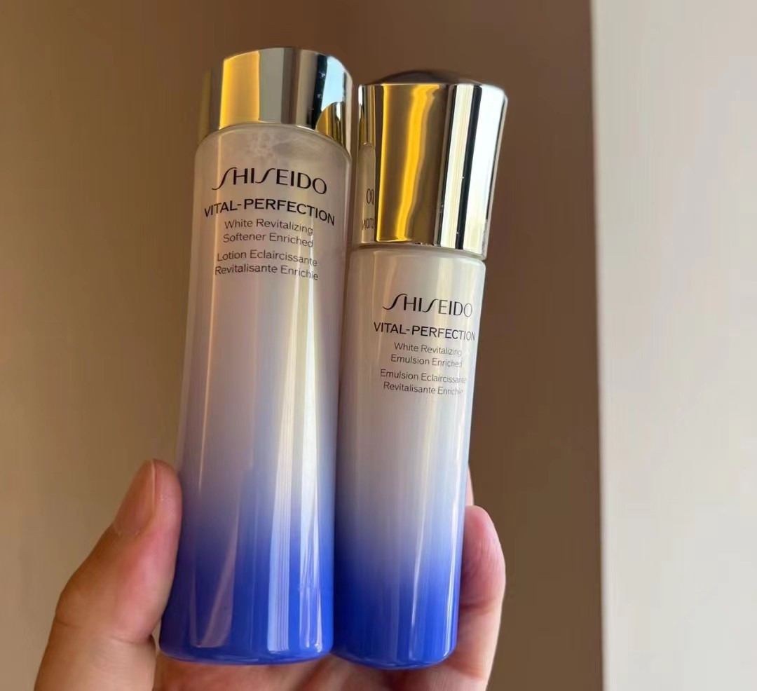 倩碧美白水乳和olay的水乳哪个好,倩碧美白水乳适合什么肤质