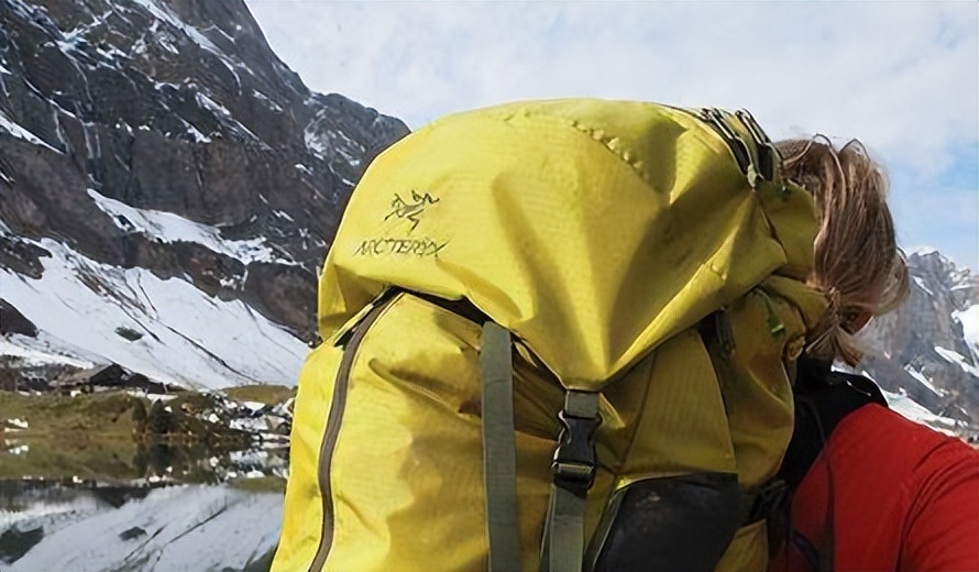 户外装备届的“爱马仕”，一件冲锋衣5000元，背后的大佬竟是安踏