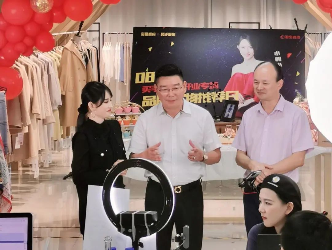 濮院吴炳明,桐乡市濮院羊毛衫协会会长吴炳明