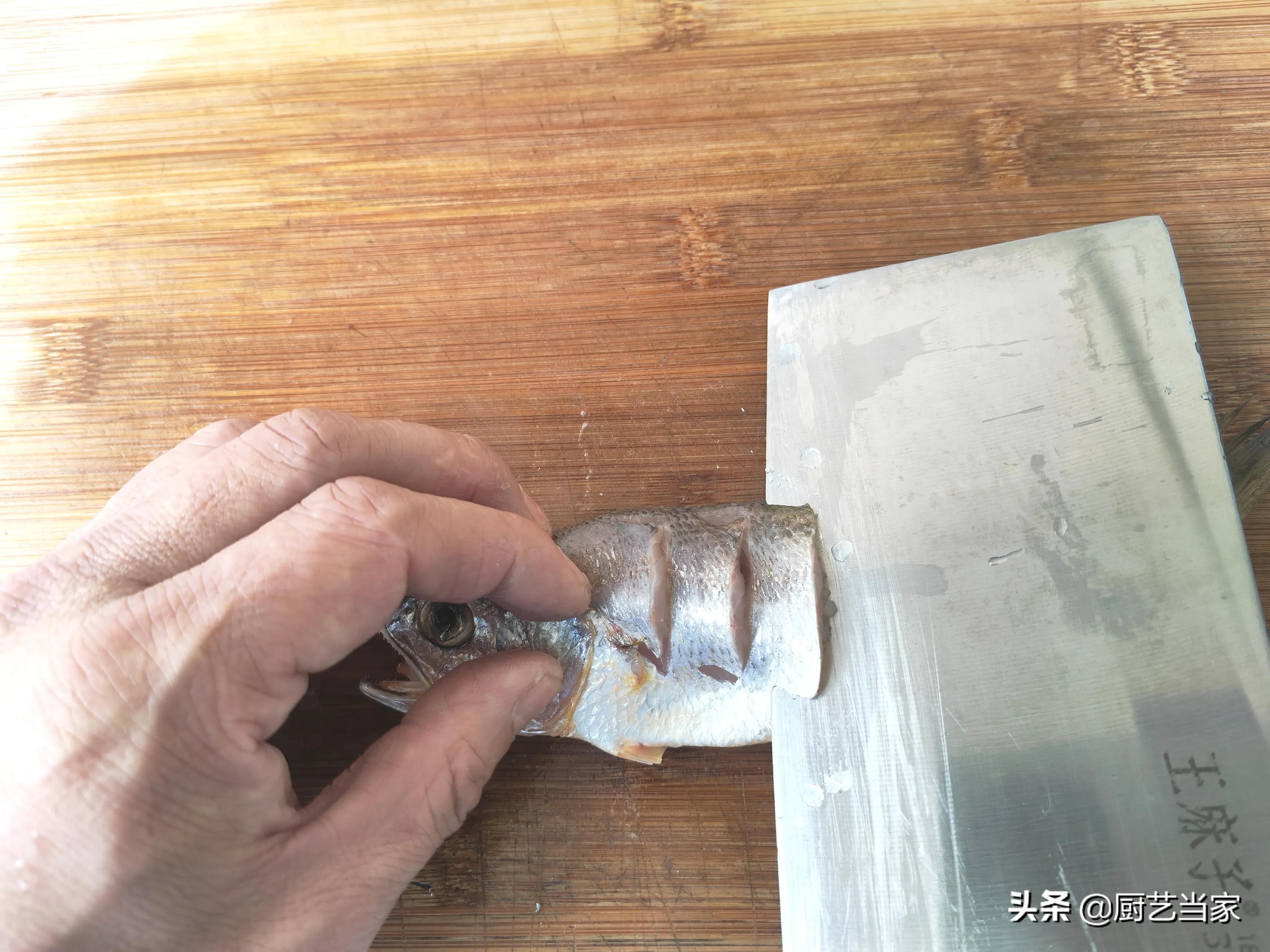 剞花刀教学,清蒸鱼改花刀技法简单