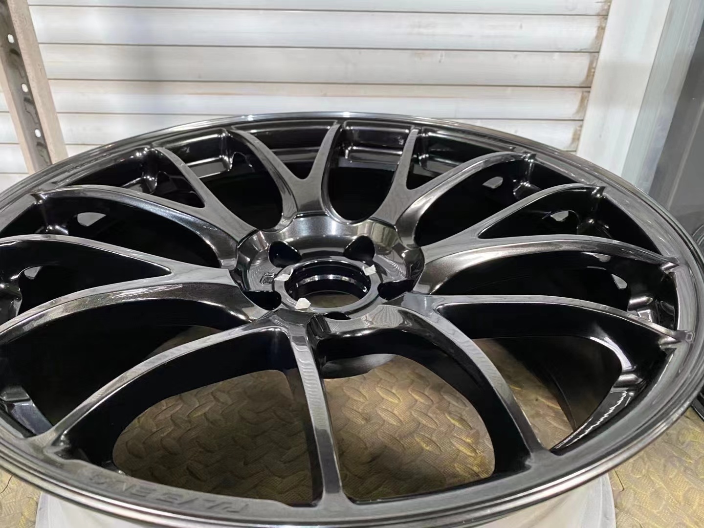 轮毂刮伤哪种修复方法最好,轮毂单边磨损怎么修复