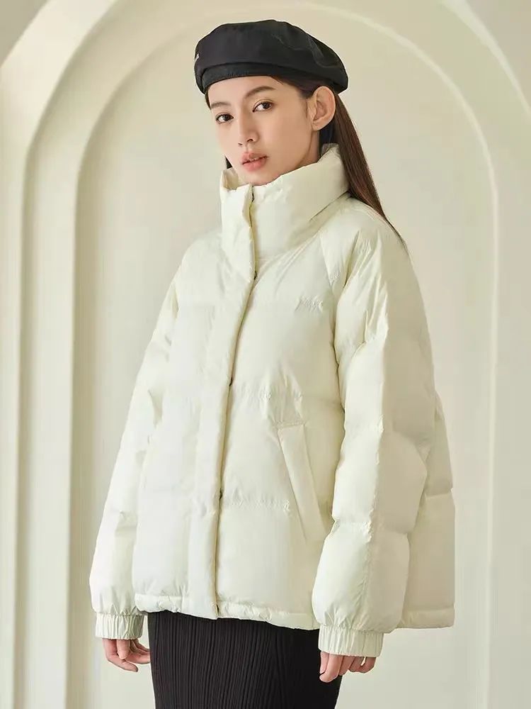 白色长款羽绒服韩系裙子穿搭,今年流行穿搭羽绒服加什么靴子