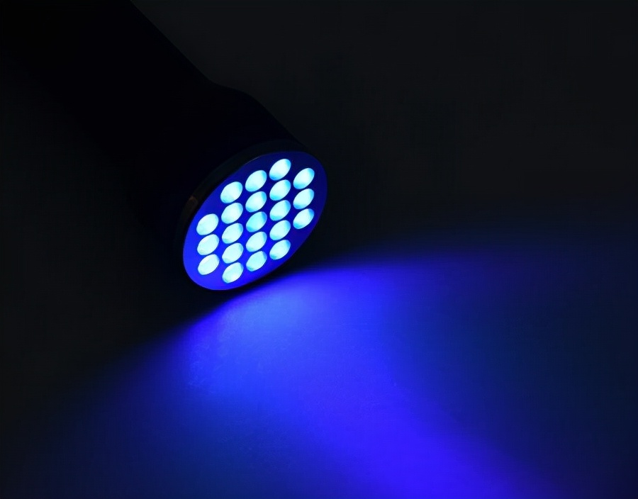 365紫外线手电筒荧光泄漏是怎样的，荧光检漏的流程和难点汇总