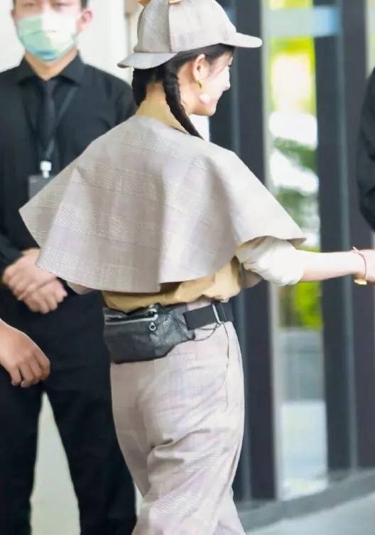 垫屁垫，烤瓷牙，戴美瞳：这些女明星的修修补补，看得人眼花缭乱