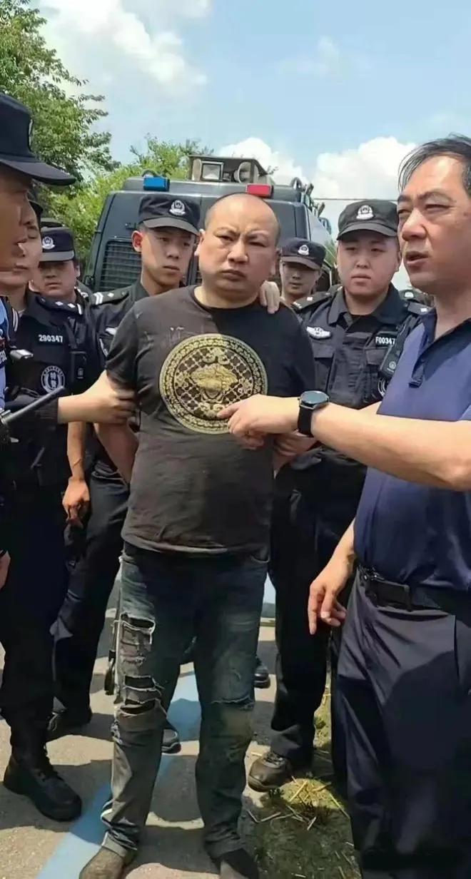 公安部回应唐山烧烤店打人事件,目击者说唐山烧烤店打人事件