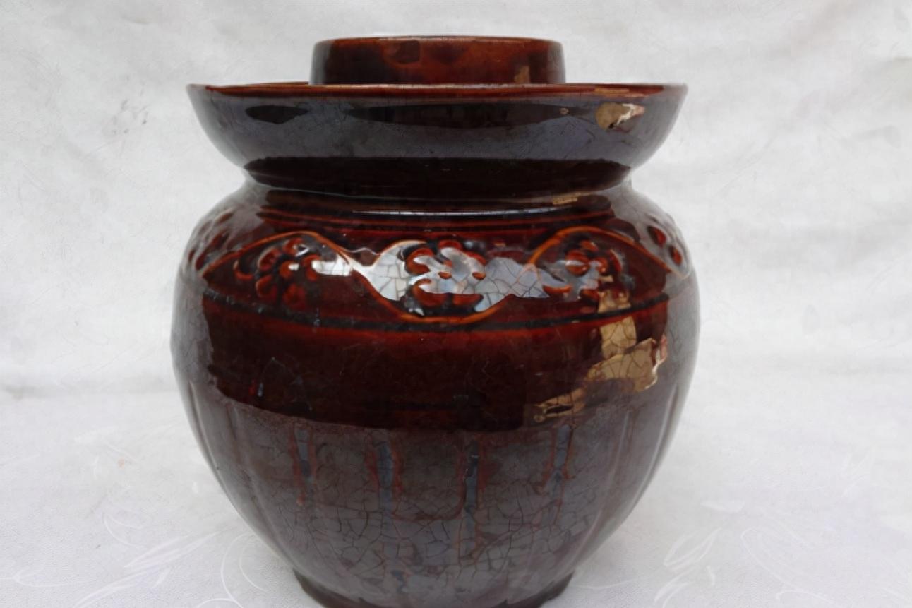 将军一口气吃了半坛子辣椒，烧得胃疼，却阴差阳错救了全师人马