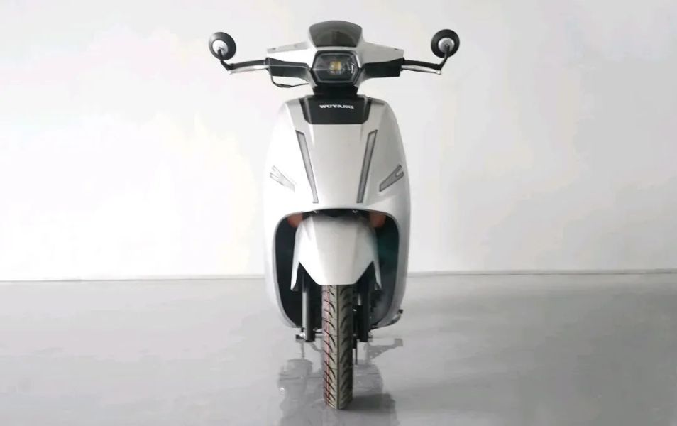 五羊DILA125：低价踏板车最新推出，外观抢眼动力一般