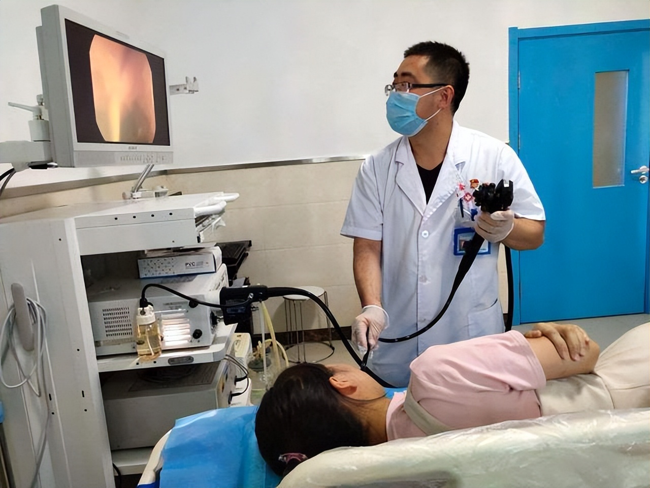 胃镜间隔多久做一次合适,胃镜多久做一次对身体有伤害吗