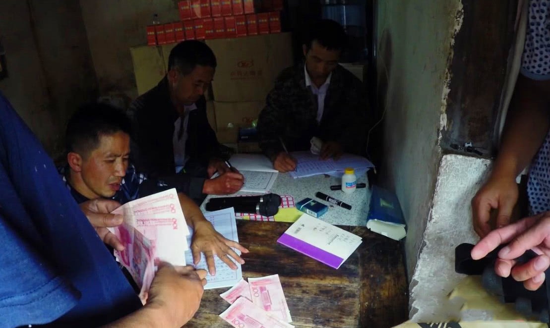 一家三口结婚宴席,一家三口参加婚礼完整版