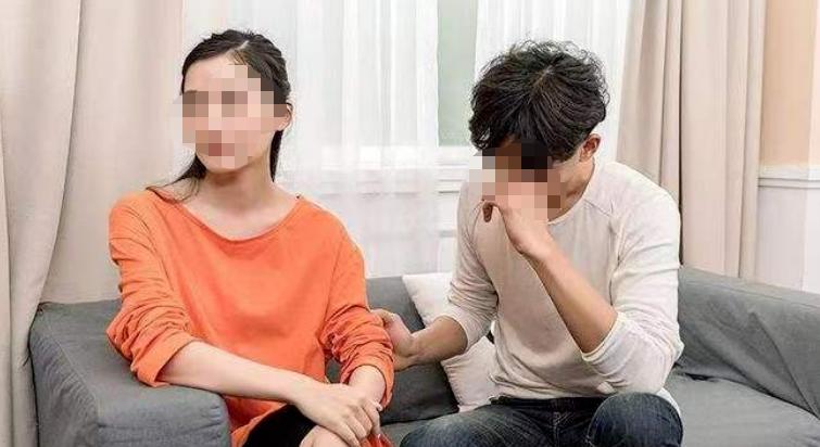 来儿子家养老,大妈想掌管小两口工资,儿子忍无可忍把她送回老家