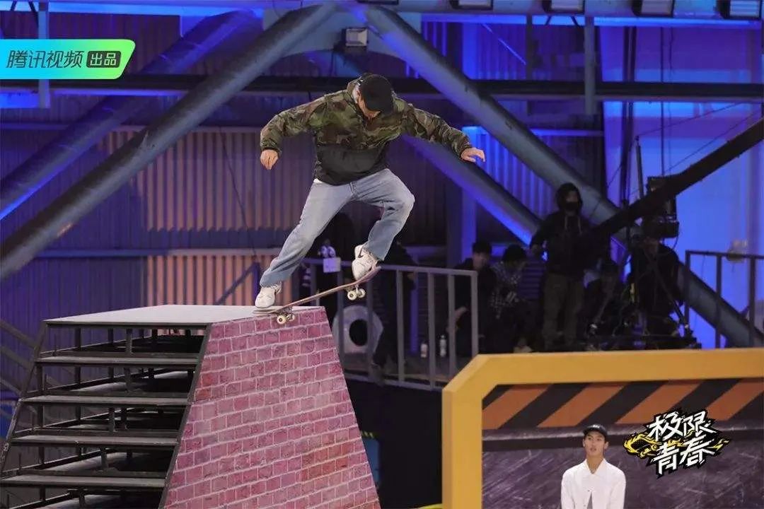 火“出圈”的陆地冲浪为何备受年轻人喜欢？I新赛道