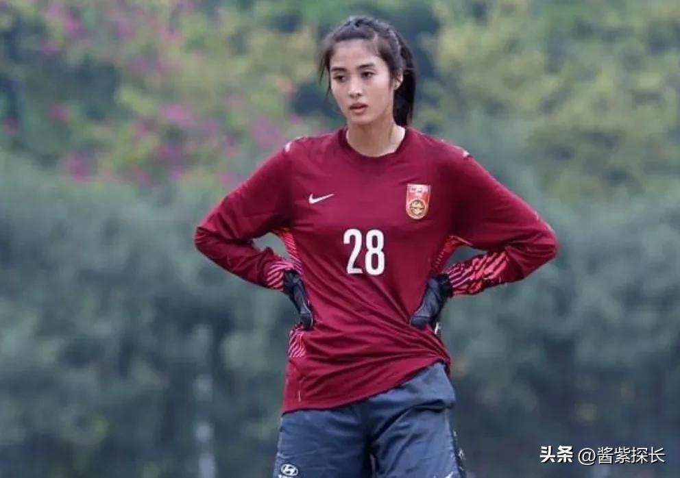 31岁的女足国门赵丽娜宣布退役,女足女神赵丽娜