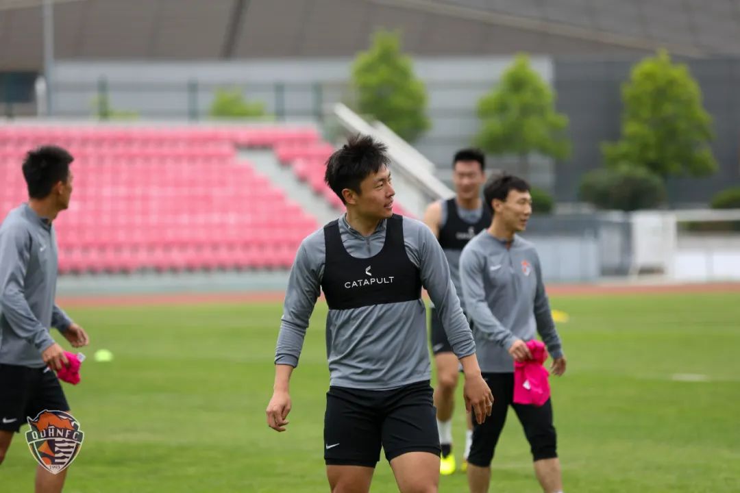 加油努力训练期待蜕变,继续刻苦训练再接再厉