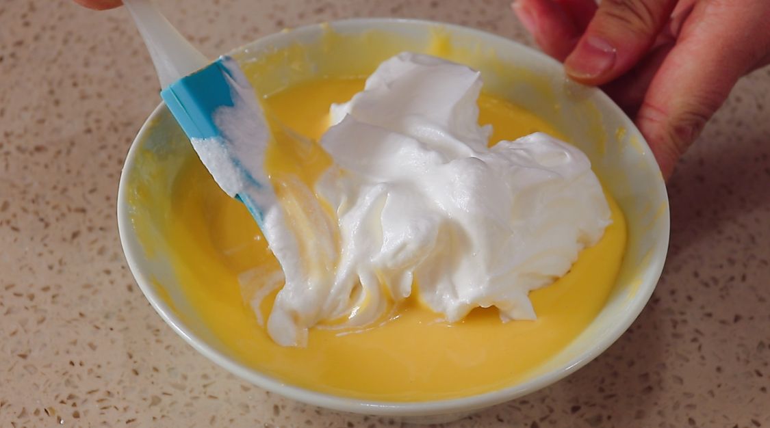 怎么用烤箱做蛋糕不粘锅,做蛋糕用电饭锅不用蛋糕粉