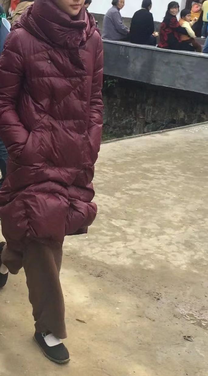 神仙姐姐有多壕？送剧组每人一个LV礼物，网友：可她穿搭不如我