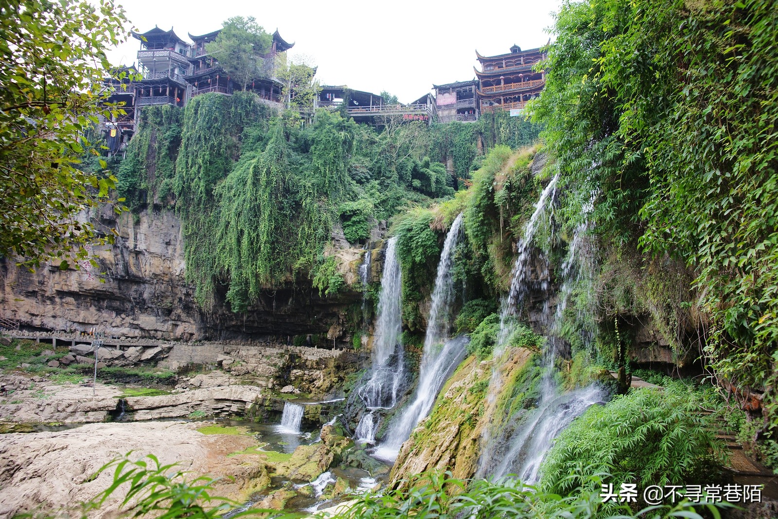 这里有许多历史悠久的古镇,从历史中走来的古镇