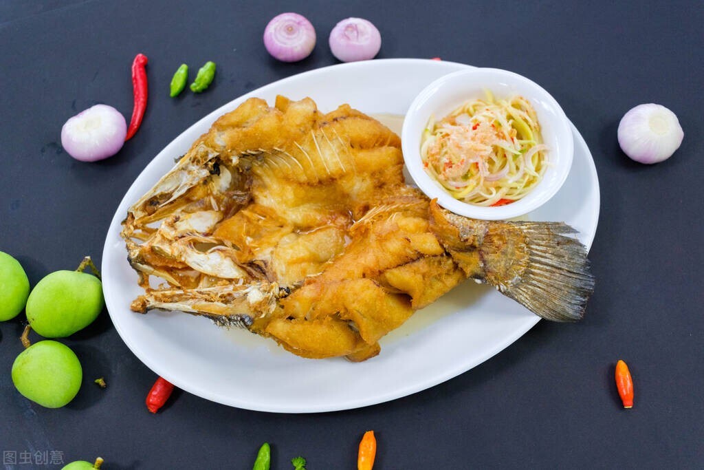 为啥自己做的炸鱼总是软趴趴？这几点做好了，酥脆不油，放凉不软