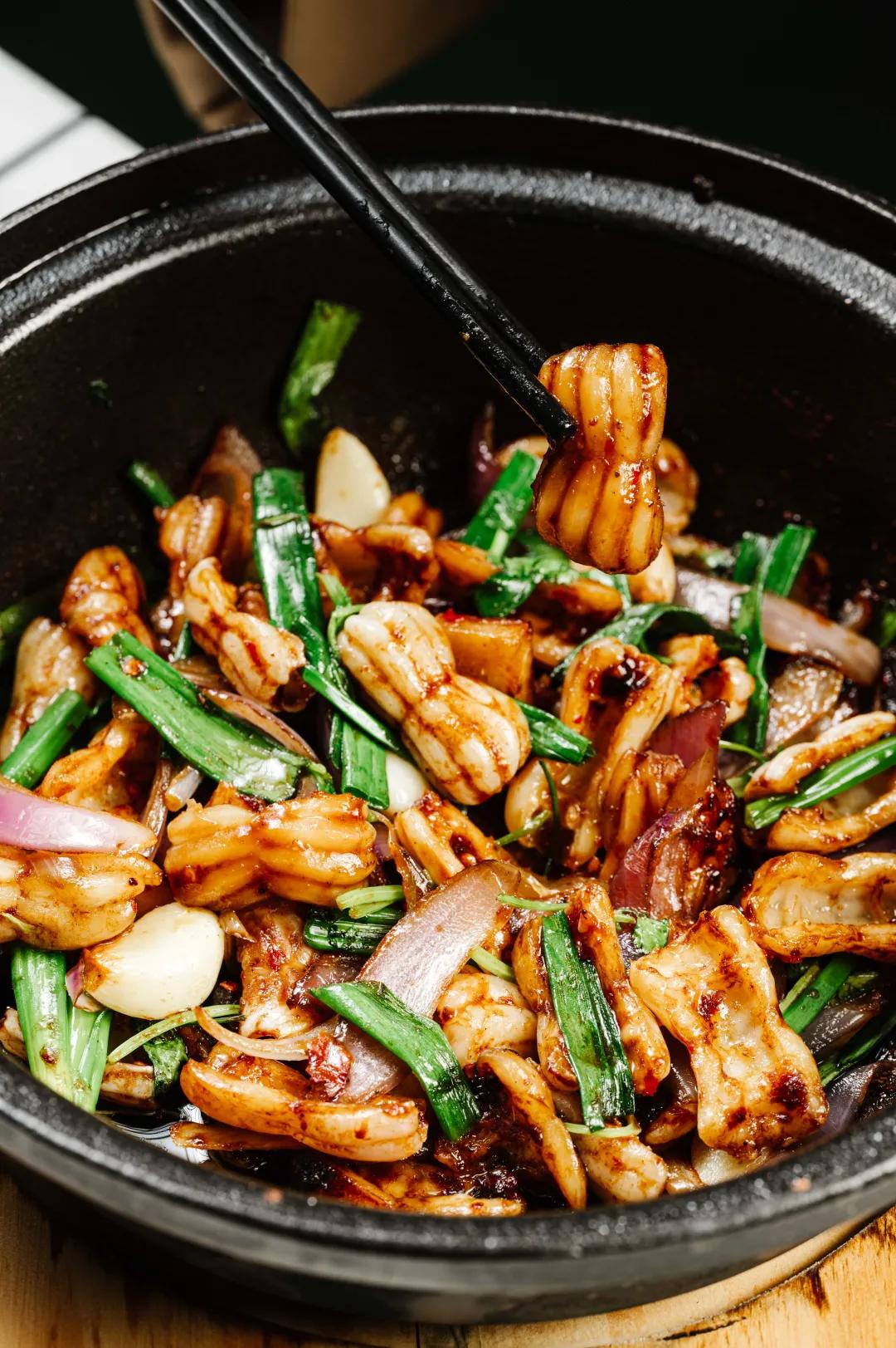 “搞什么，这大排档开到9点，老板就叫我走？”