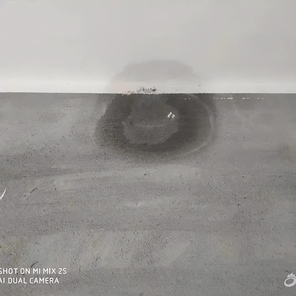 楼下漏水楼顶漏水,顶楼住户漏水该一栋楼业主承担吗