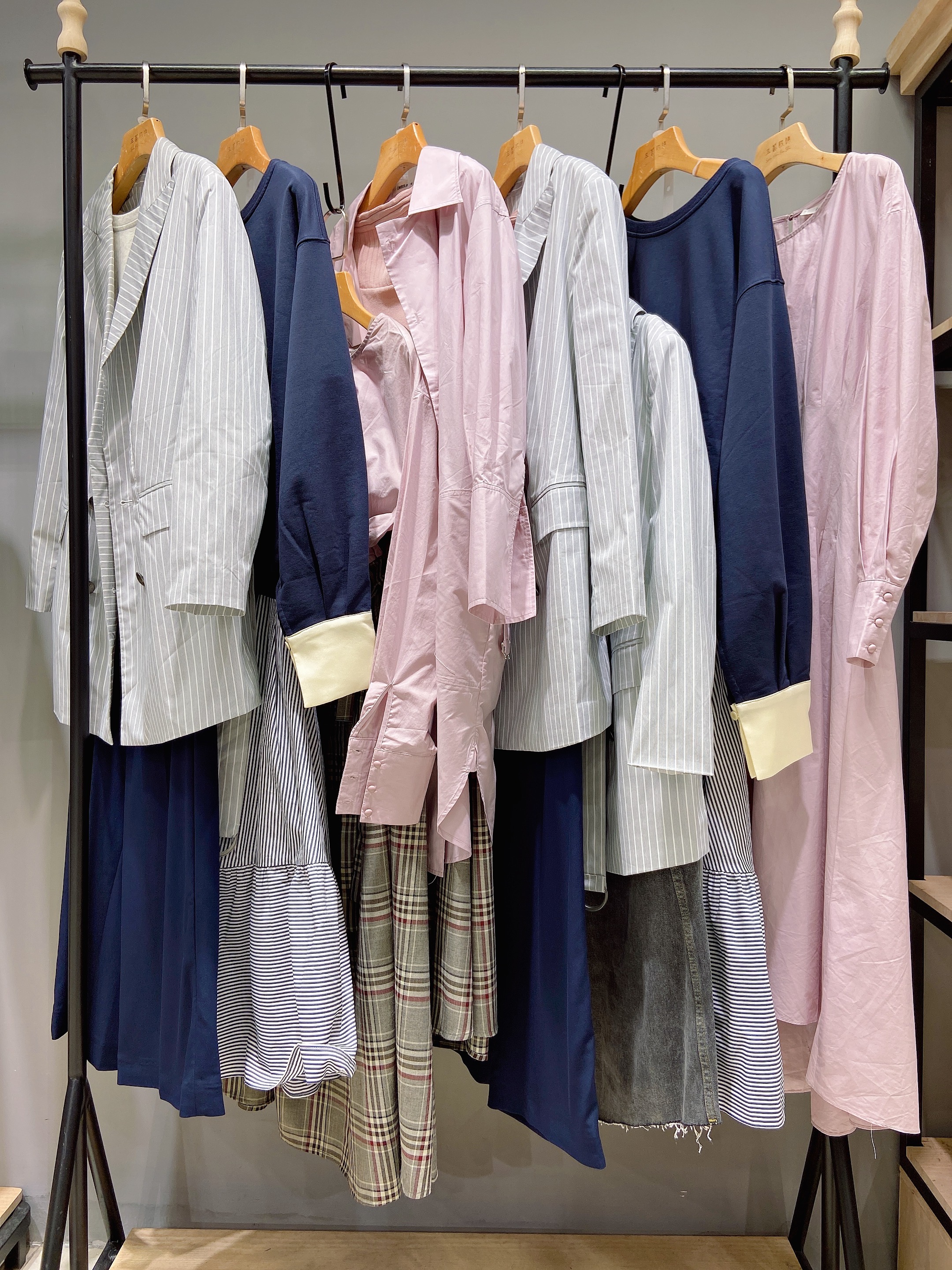 琨丝薇尔女装官方旗舰店,琨丝薇尔女装批发