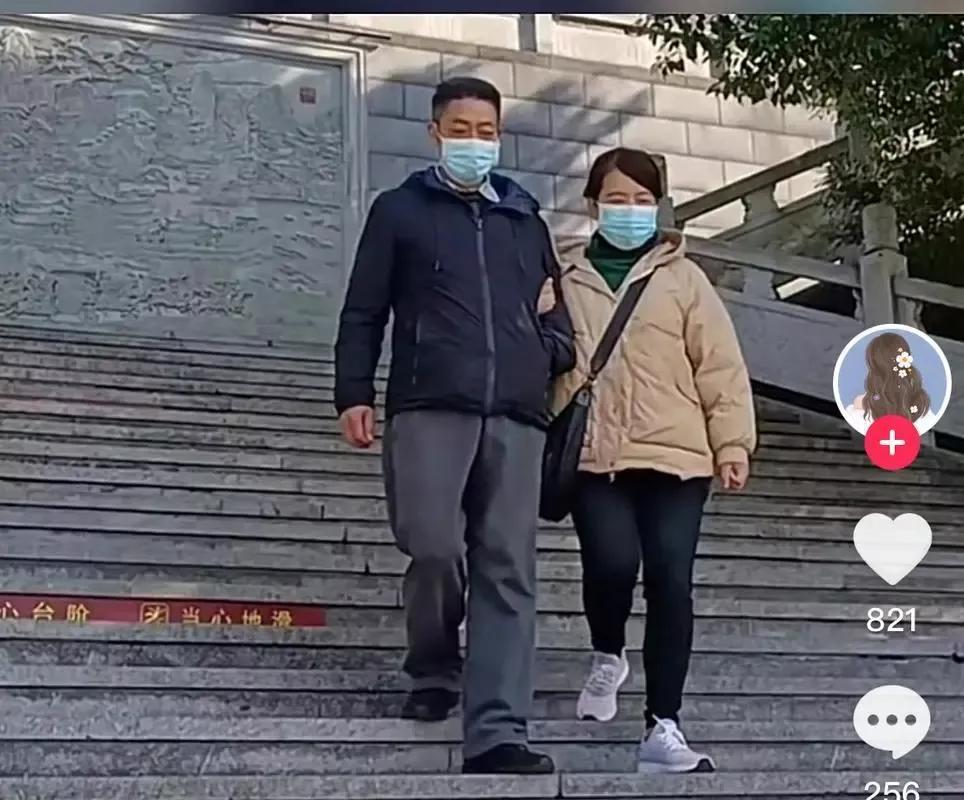 妮妮直播卖货,妮妮直播带货收入