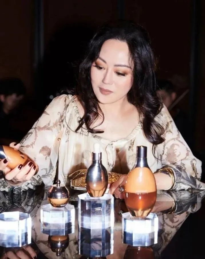 桃色女王，带货6亿，女人还能这么活？