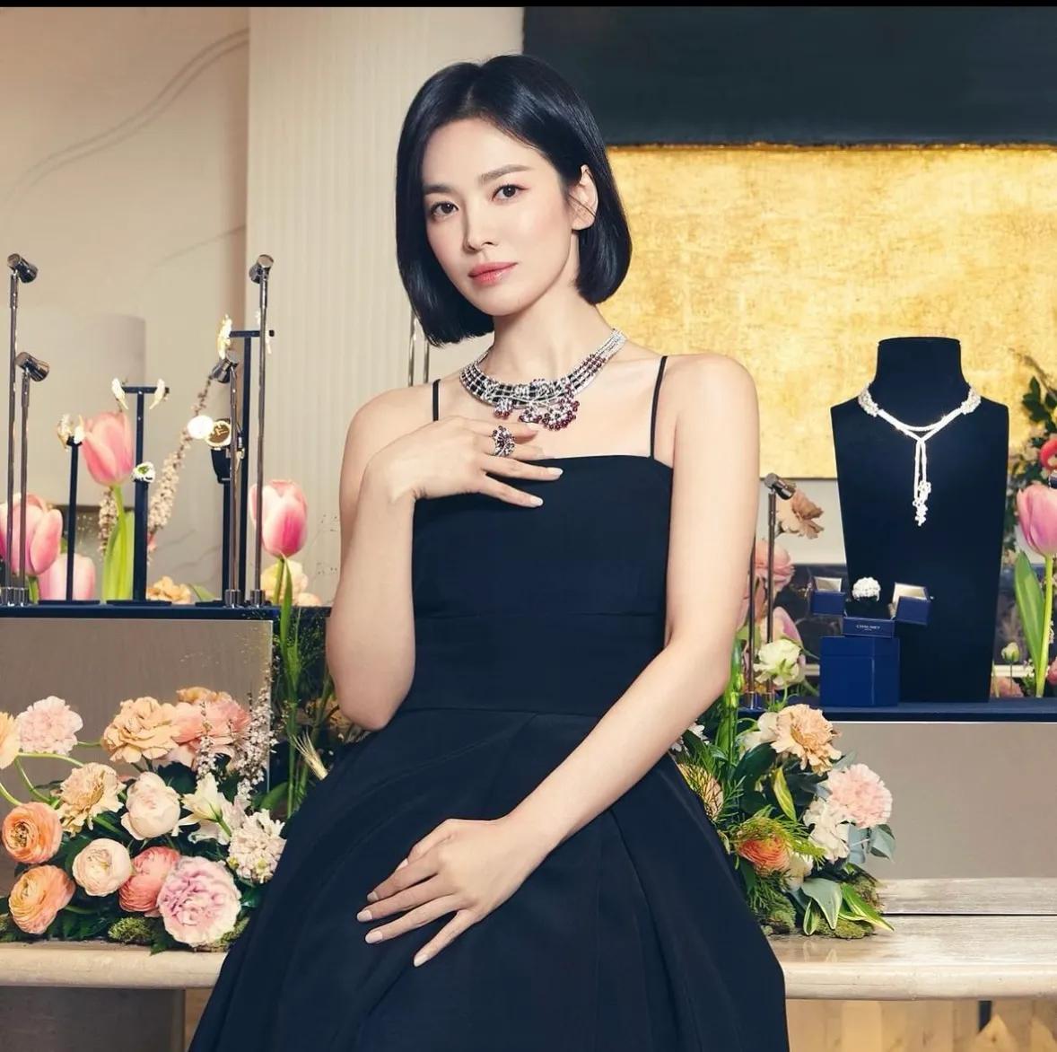 宋慧乔短发走秀穿搭,宋慧乔秋冬通勤风穿搭