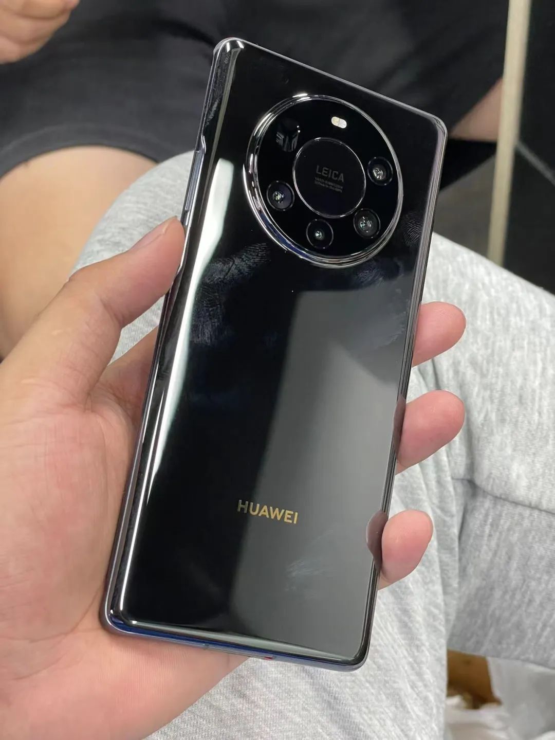 从百花齐放到统一，为啥基本手机都采用玻璃后盖？