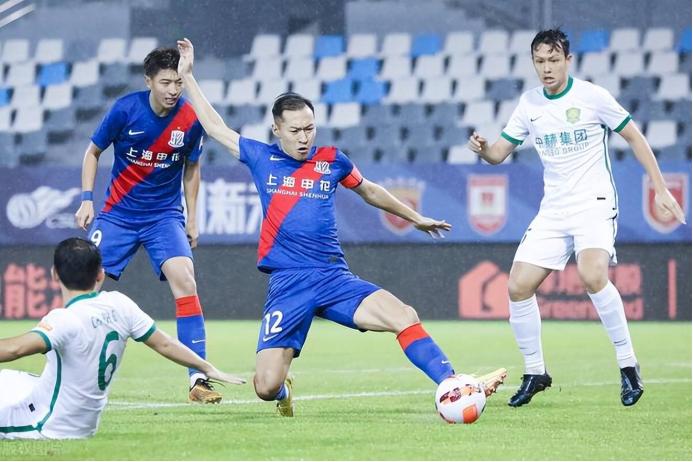 中国对恒大足球的态度怎么样,12年前恒大走进低谷中的中国足球